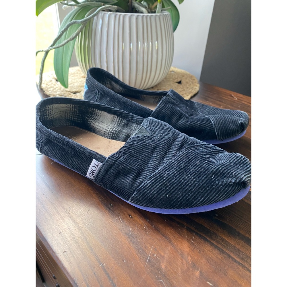 Black corduroy toms.